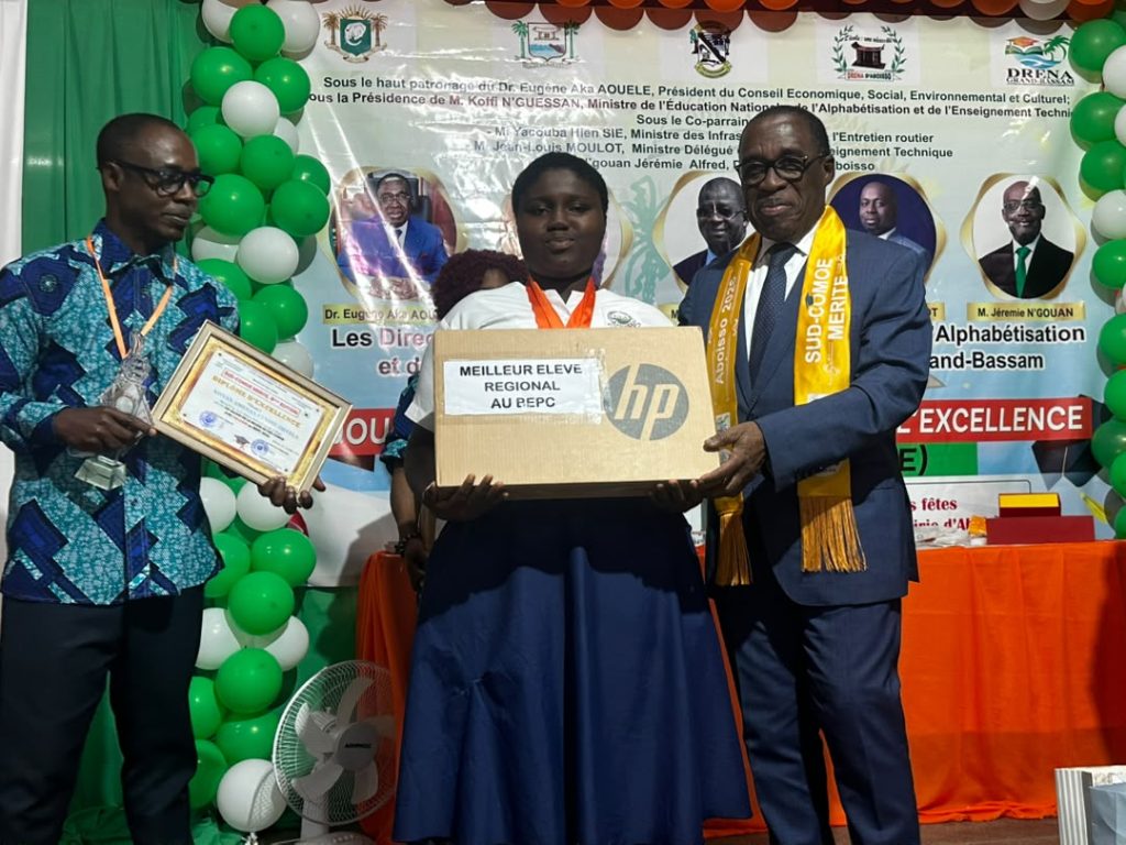 Côte d’Ivoire-AIP/ Plus de 100 acteurs de l’éducation récompensés par » Sud-Comoé Mérite »