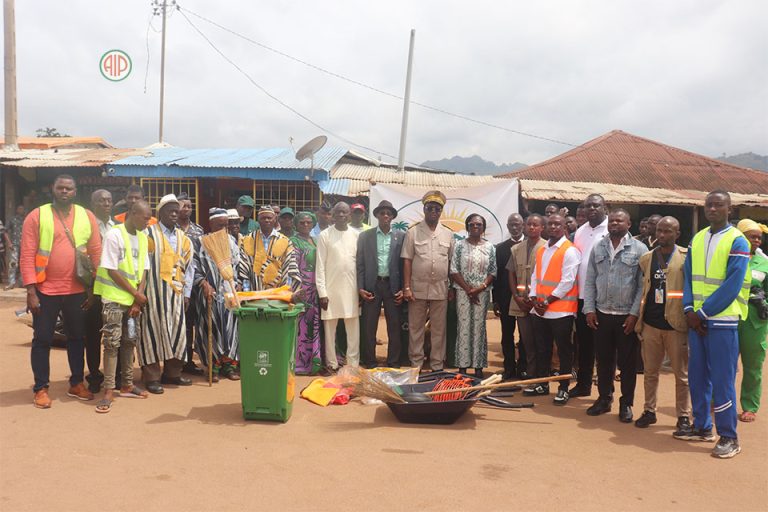 Côte d’Ivoire-AIP/Man : Vagondo Diomandé équipe les jeunes de Koko pour renforcer les actions de salubrité