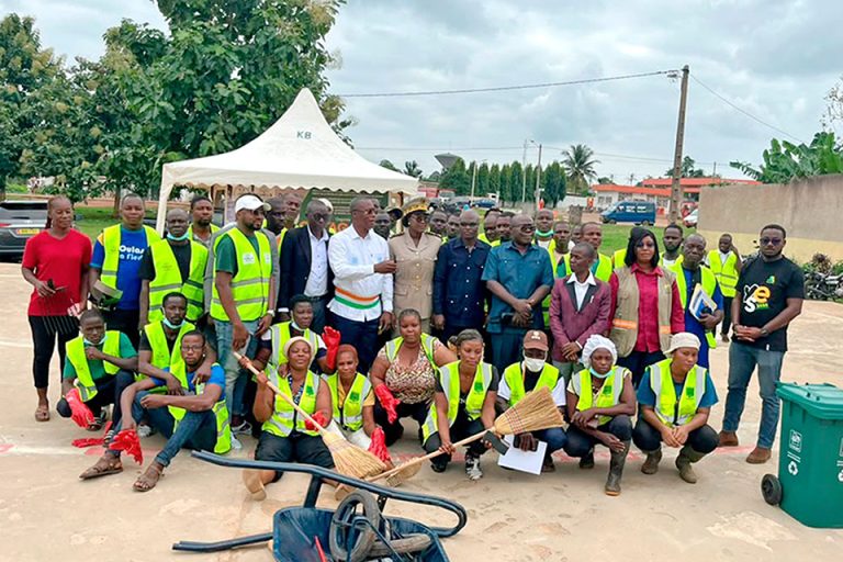 Côte d’Ivoire-AIP / La mairie et la jeunesse de Ouragahio s’unissent contre l’insalubrité