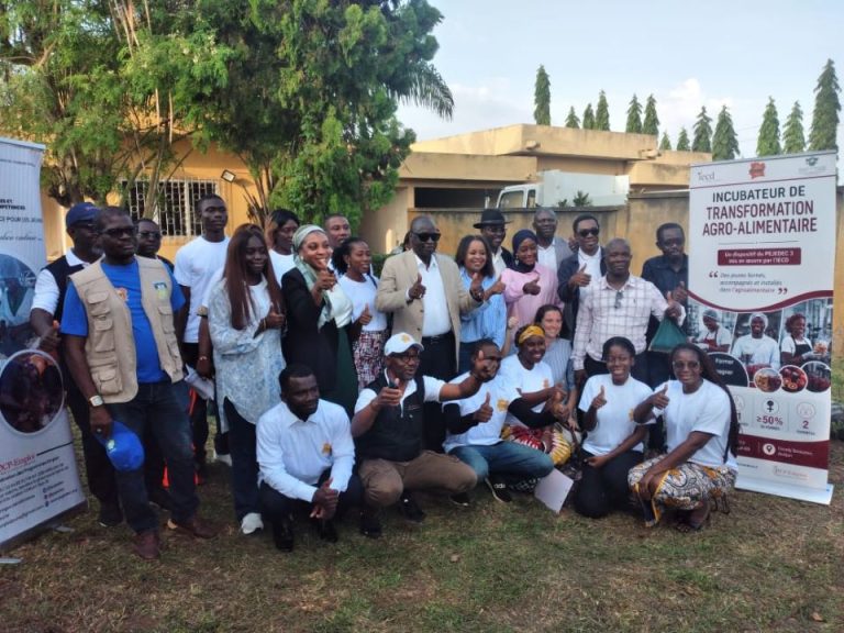 Côte d’Ivoire-AIP/ PEJEDEC 3 : le vice-président de la Banque mondiale à l’écoute des préoccupations des jeunes entrepreneurs de Yamoussoukro