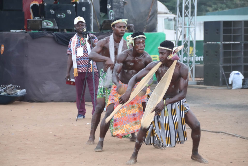 29 – Danseurs du groupe invité Adjoukrou