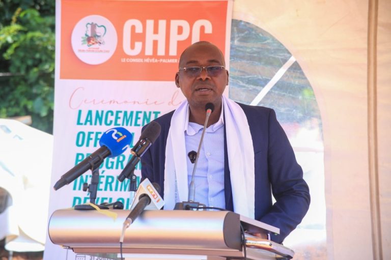 Côte d’Ivoire-AIP/ A Grand-Béréby, le DG du CHPC présente les premiers leviers de la relance des filières palmier à huile et coco