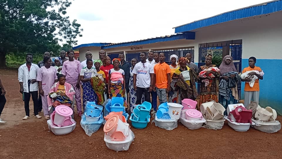 Côte d’Ivoire – AIP/ Des kits d’accouchement offerts par une ONG à des structures sanitaires à M’Bahiakro