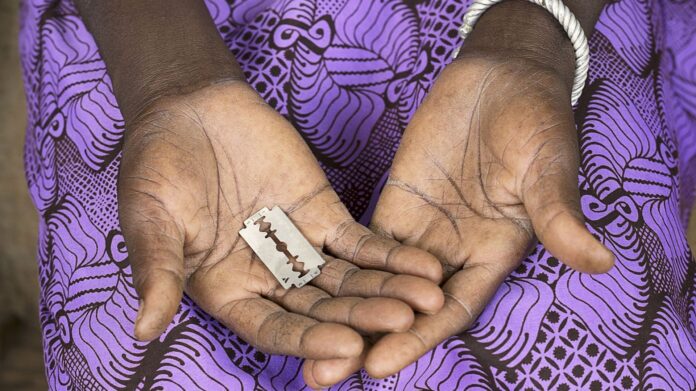 Côte d'Ivoire-AIP/ Inter/ une femme victime d’une excision forcée dans une ville de la Guinée, sept suspects interpellés