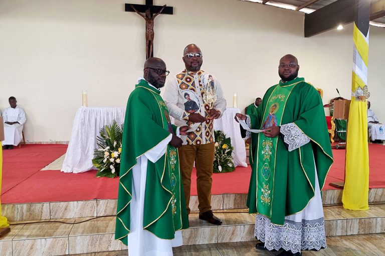 Côte d’Ivoire-AIP/ Cocody : la paroisse Sainte-Joséphine-Bakhita des Deux-Plateaux reçoit une relique de sa sainte patronne