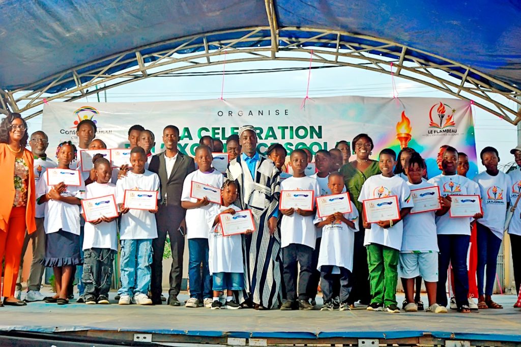 Côte d'Ivoire-AIP / 50 élèves primés à la première édition de « Le Flambeau de l’Excellence Scolaire » à la Cité Arc-en-Ciel de Songon