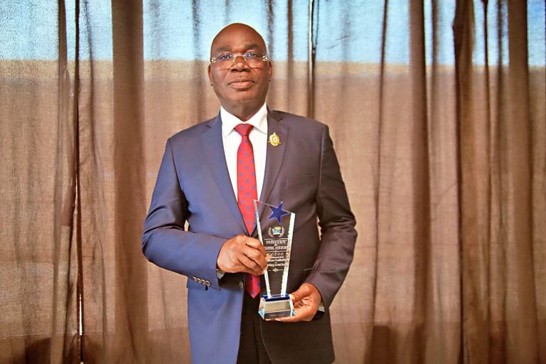 Côte d’Ivoire-AIP/Le président du Conseil régional de la Nawa distingué pour ses actions de développement