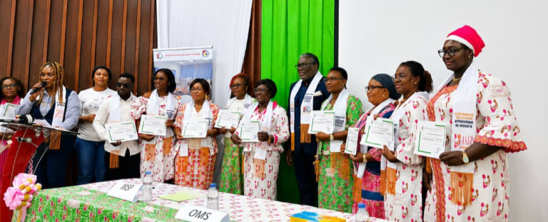Côte d’Ivoire-AIP/ Des attestation de réussite délivrées à 55 sages-femmes et maïeuticiens après une formation à la recherche scientifique