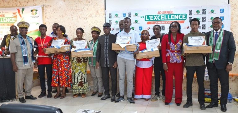 Côte d’Ivoire-AIP/ Le Conseil régional de Gbêkê récompense 100 meilleurs élèves et 25 encadreurs