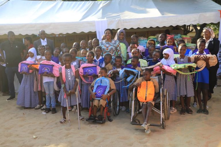 Côte d’Ivoire-AIP/ Rentrée scolaire 2026-2027 : le conseil municipal distribue 65 000 kits scolaires aux élèves d’Abobo
