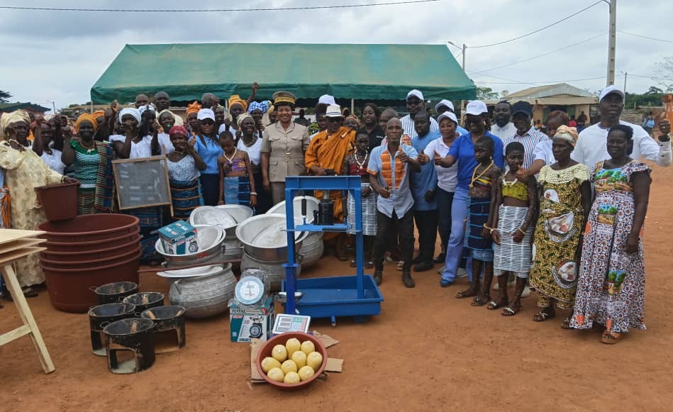 AIP/ L’Association ivoirienne des anciens stagiaires de la KOICA modernise la transformation du manioc à Béboussou