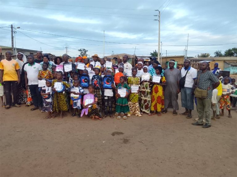 Côte d’Ivoire-AIP/ Une association offre plus de trois millions FCFA de fournitures scolaires à 300 élèves de San Pedro