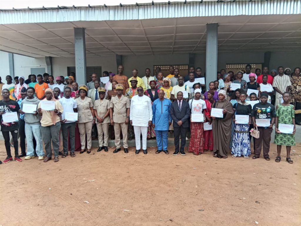 Côte d'Ivoire-AIP/ 568 jeunes bénéficiaires du stage d’immersion reçoivent leurs attestations