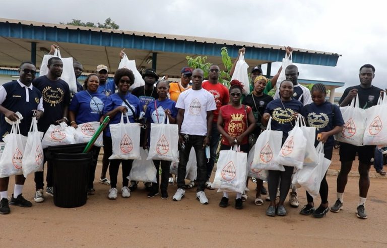 Côte d’Ivoire-AIP/ Une association de natifs du mois de septembre et une fondation font des dons au CHR de Daloa