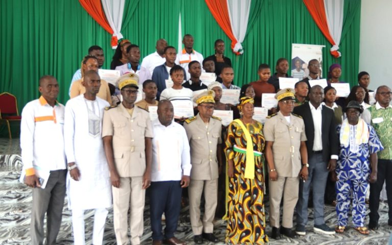 Côte d’Ivoire-AIP/ Emploi-Jeunes : 500 jeunes de Daloa reçoivent des attestations après des stages d’immersion