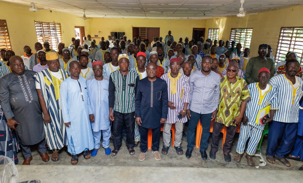 Côte d'Ivoire-AIP/  Hambol: le ministre Kalil Konaté sensibilise la chefferie traditionnelle contre l’orpaillage clandestin et maintient la pression 