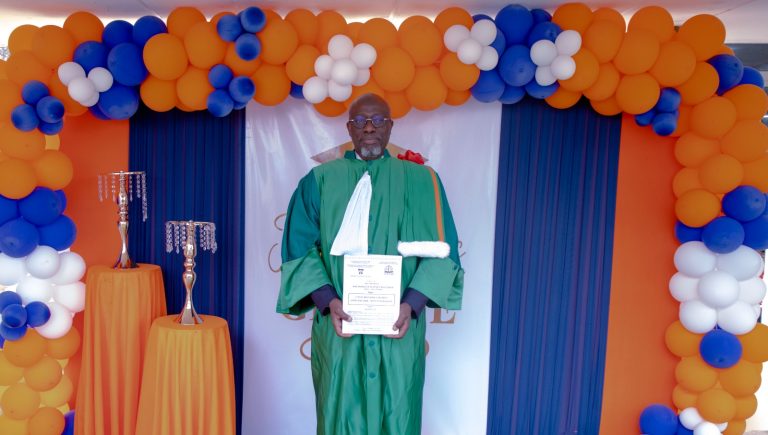 Côte d’Ivoire-AIP/ Le secrétaire exécutif de la CNFCI obtient un doctorat en science politique avec la mention « Très honorable »