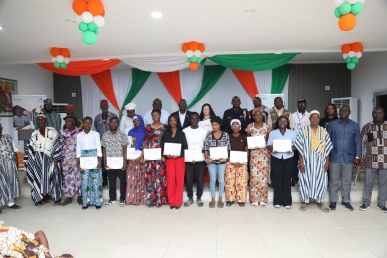 Côte d’Ivoire-AIP/ Agence Emploi Jeunes: 311 jeunes bénéficiaires d’un stage d’immersion reçoivent leurs attestations à Adjamé