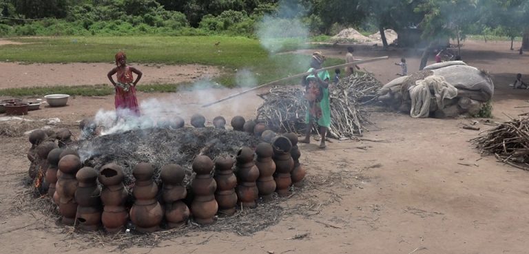 Côte d’Ivoire-AIP/Les femmes potières de Motiamo veulent moderniser un savoir-faire ancestral (Reportage)
