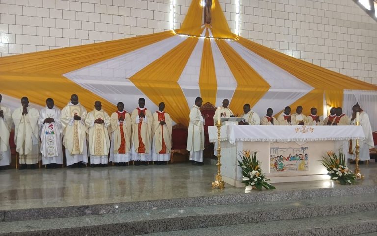 Côte d’Ivoire-AIP/ Le Père Wilfried Ayehui célèbre sa messe d’action de grâce à Port-Bouët