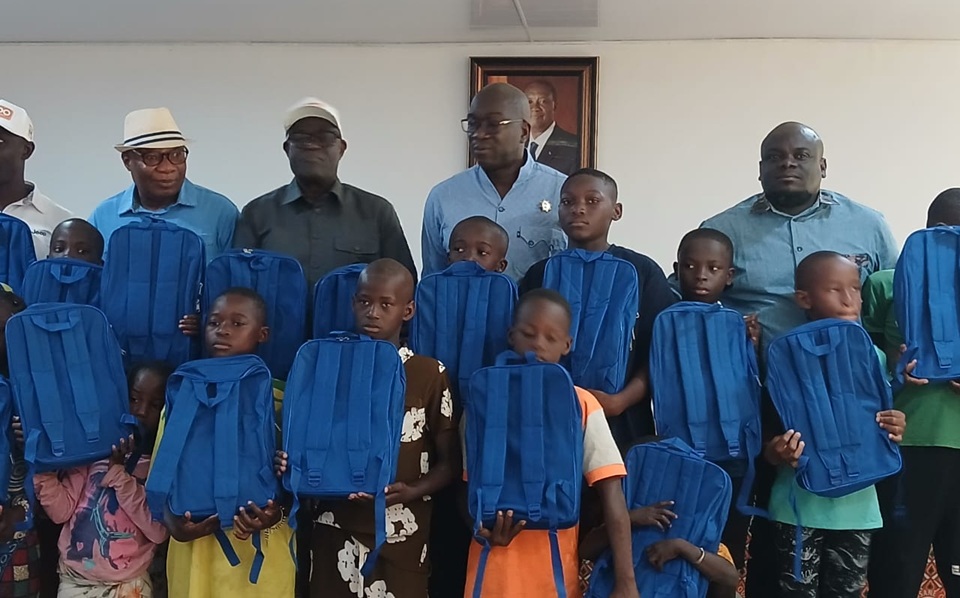 Côte d'Ivoire-AIP/ Plus de 3 000 kits remis aux écoliers du District de Yamoussoukro