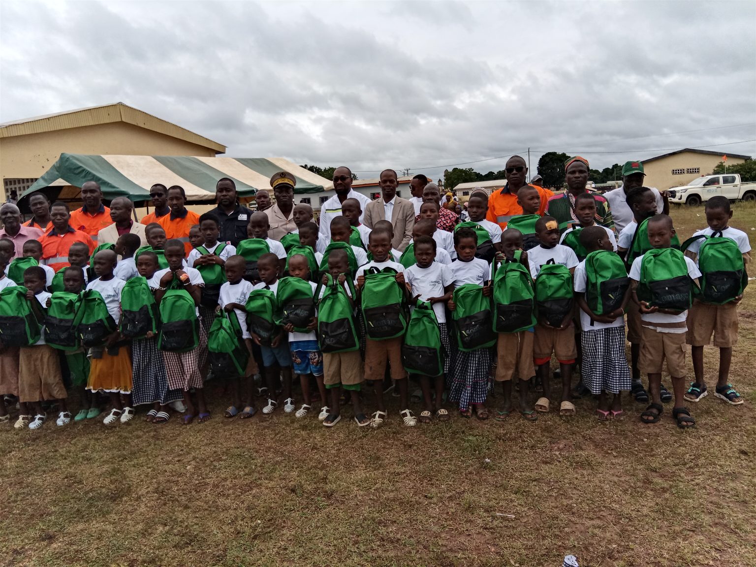 Côte d’Ivoire-AIP/ Une entreprise aurifère offre des kits scolaires aux meilleurs élèves de Ganaoni