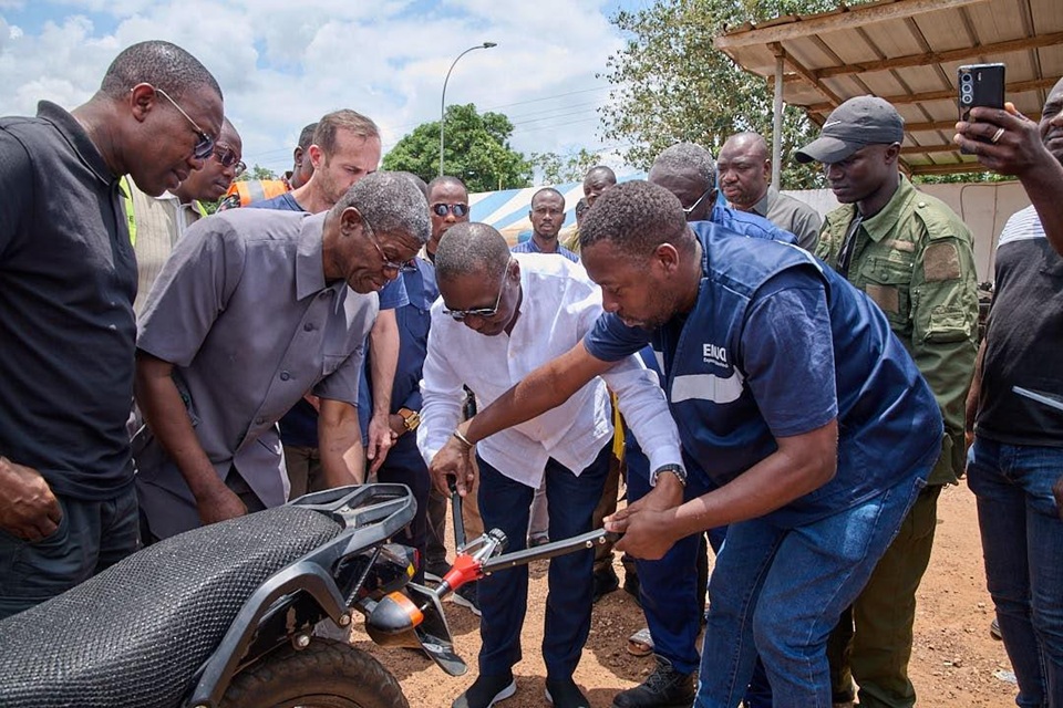 Côte d’Ivoire-AIP/ Amadou Koné constate la pose des nouvelles plaques d’immatriculation des motos et tricycles à Bouaké