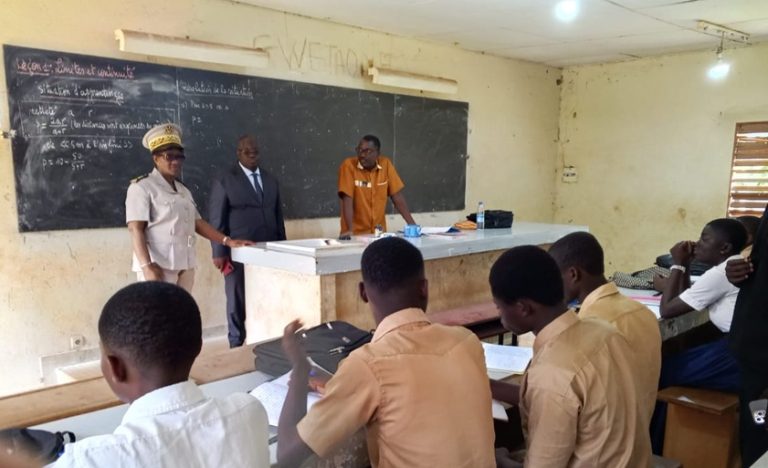Côte d’Ivoire-AIP/ Le préfet de Koun-Fao s’assure de l’effectivité des cours au lycée moderne BAD