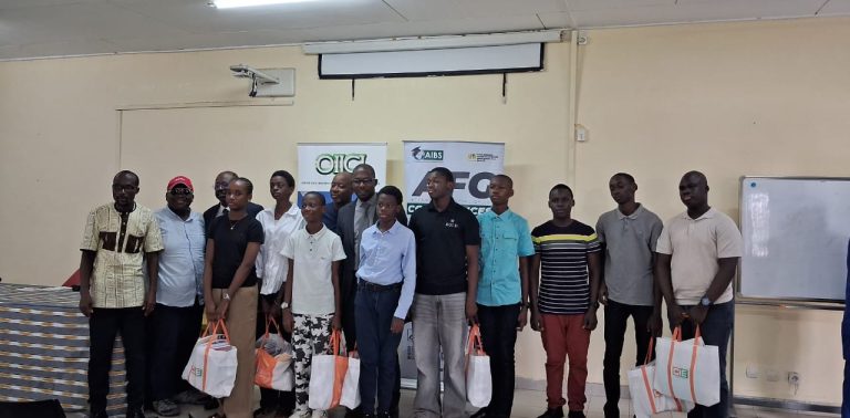 Côte d’Ivoire-AIP/ Les lauréats du concours Houphouët-Boigny de mathématiques reçoivent des fournitures scolaires