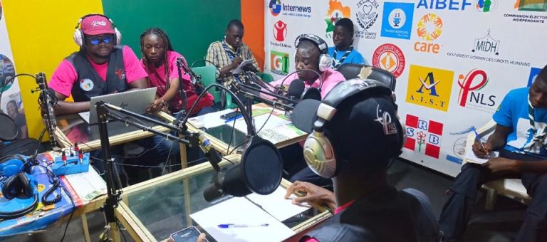 Côte d’Ivoire-AIP/ Le PNLS sensibilise les adolescents et jeunes de Gbêkê sur les IST et le VIH sur les ondes des radios de proximité
