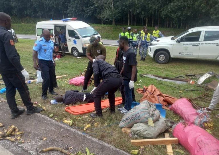 Côte d’Ivoire-AIP/ Un mort et 15 blessés dans une collision entre un minicar et un camion-remorque sur l’autoroute du Nord (GSPM)
