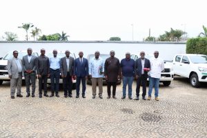 Côte d’Ivoire-AIP/ Le CHPC remet quatre véhicules aux acteurs de la filière palmier à huile pour renforcer leur encadrement