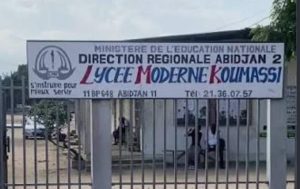 Côte d’Ivoire-AIP/ Le retour du manuel scolaire unique suscite des réactions contrastées dans le secteur éducatif (Reportage)