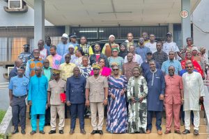 Côte d’Ivoire-AIP/ 7,5 millions de F CFA du gouvernement aux 30 commerçants sinistrés à Man pour relancer leurs activités