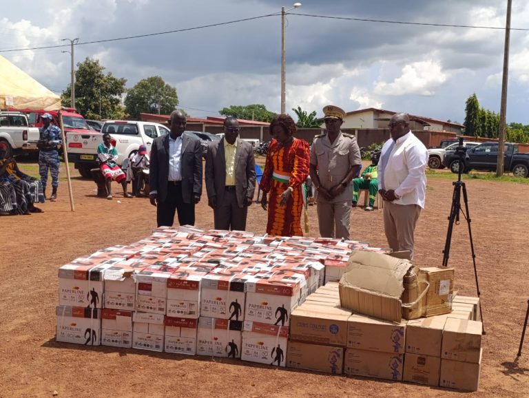 Côte d’Ivoire-AIP/ Quatre millions FCFA de matériel scolaires remis aux IEPP de Boundiali