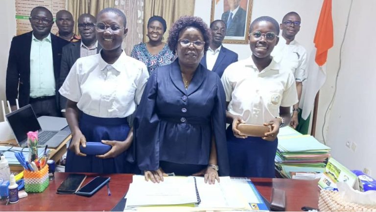 Côte d’Ivoire-AIP/ Des élèves de Tiassalé bénéficient de lunettes grâce à la solidarité de leurs camarades