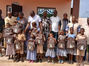 Côte d’Ivoire-AIP/L’OIA anacarde offre 300 kits scolaires aux élèves du groupe scolaire Bouna 3