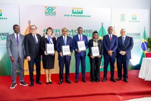 AIP/ La Côte d’Ivoire signe huit contrats de partage de production offshore avec la compagnie brésilienne Petrobras