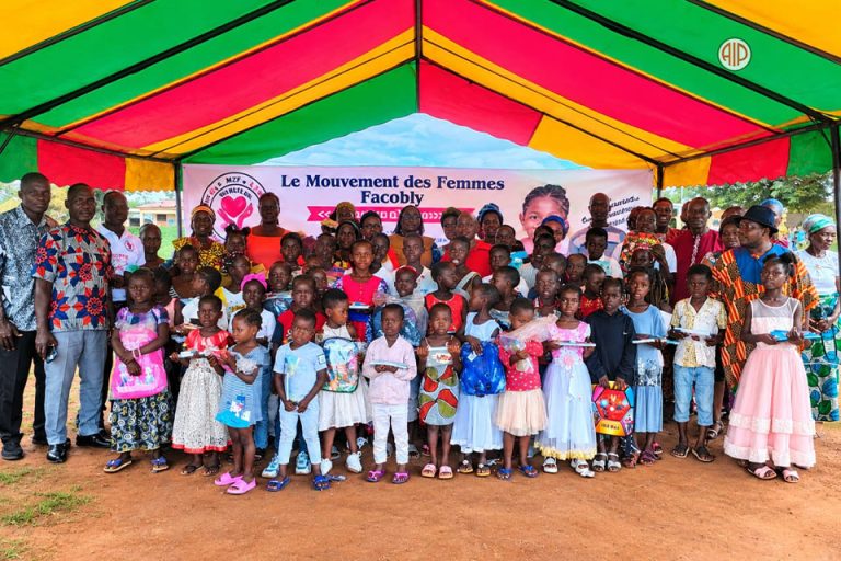 Côte d’Ivoire-AIP/Facobly : les Seykeyley offrent des kits scolaires à plus de 50 enfants de familles en difficulté