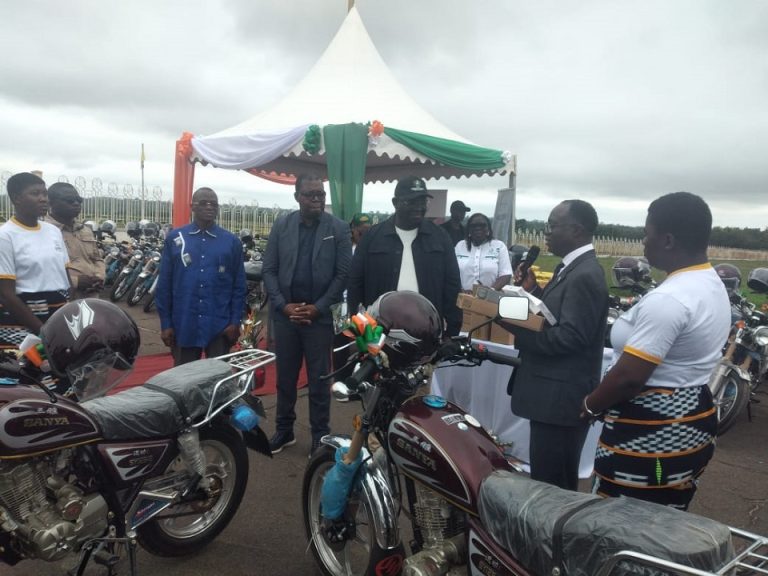 Côte d’Ivoire-AIP/ La FAO remet à l’ADERIZ du matériel pour renforcer la collecte des données sur les exploitations rizicoles