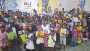 Côte d’Ivoire-AIP/Journee de l'excellence :des kits scolaires offerts aux enfants de Église Foursquare Toit rouge de Yopougon 