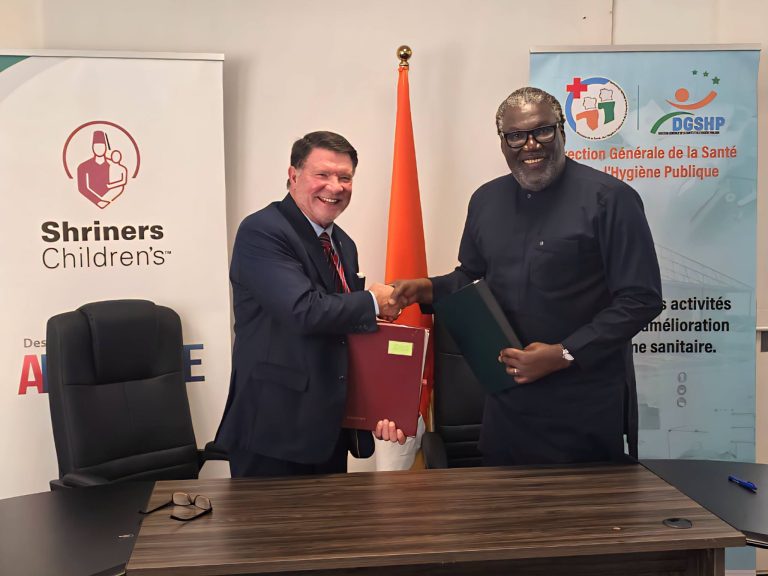 Côte d’Ivoire-AIP/ Une mission médicale prend en charge des enfants atteints de pathologies orthopédiques à Abidjan