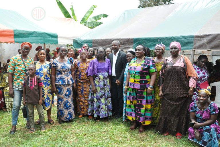 Côte d’Ivoire-AIP/ Des femmes reconnaissantes pour les subventions mises à leur disposition par la mairie de Divo pour renforcer leurs activités économiques