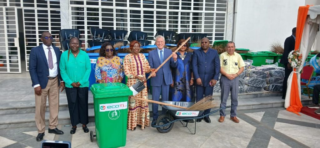 Côte d’Ivoire-AIP/ Une entreprise de salubrité renforce les équipements des comités locaux d’Abobo