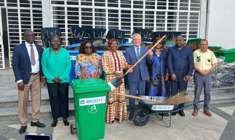 Côte d’Ivoire-AIP/ Une entreprise de salubrité renforce les équipements des comités locaux d’Abobo