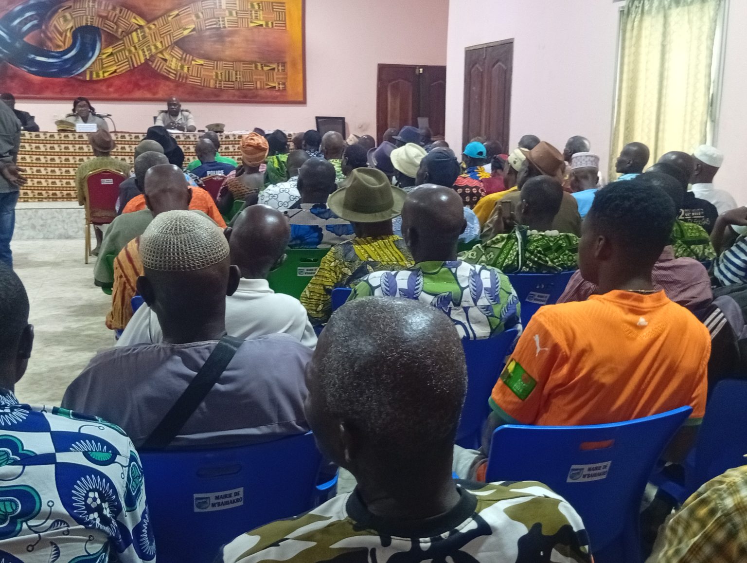 Côte d’Ivoire-AIP/ Le préfet de M’Bahiakro félicite Kondossou et Bonguéra, deux localités épargnées par l’orpaillage illégal