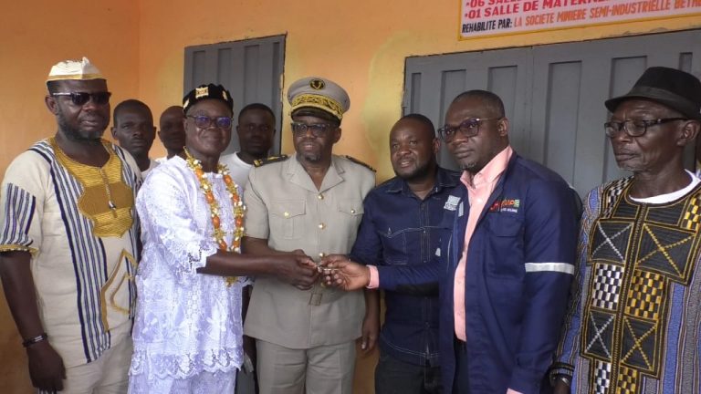 Côte d’Ivoire-AIP/ L’école primaire Lobo 2 réhabilitée avec plus de 500 kits scolaires distribués aux élèves