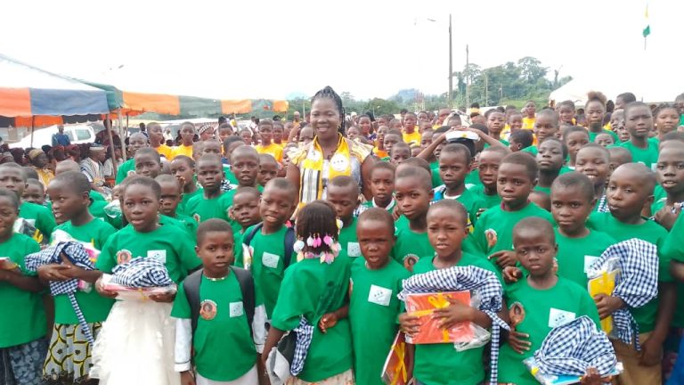 Côte d’Ivoire -AIP/ L’ONG « Le Mérite » récompense plus de 325 élèves à Danané