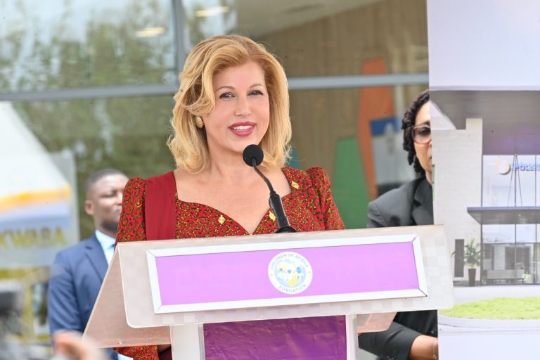 Côte d’Ivoire-AIP/ La Première dame inaugure le nouveau Pôle de Chirurgie cardiaque pédiatrique de l’Hôpital Mère-Enfant de Bingerville