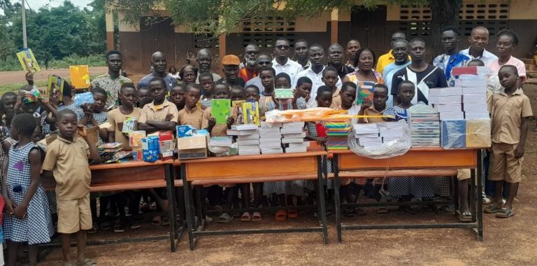 Côte d’Ivoire-AIP / L’ONG « Iffou vision plurielle » récompense les meilleurs élèves de l’EPP de Daoulebo